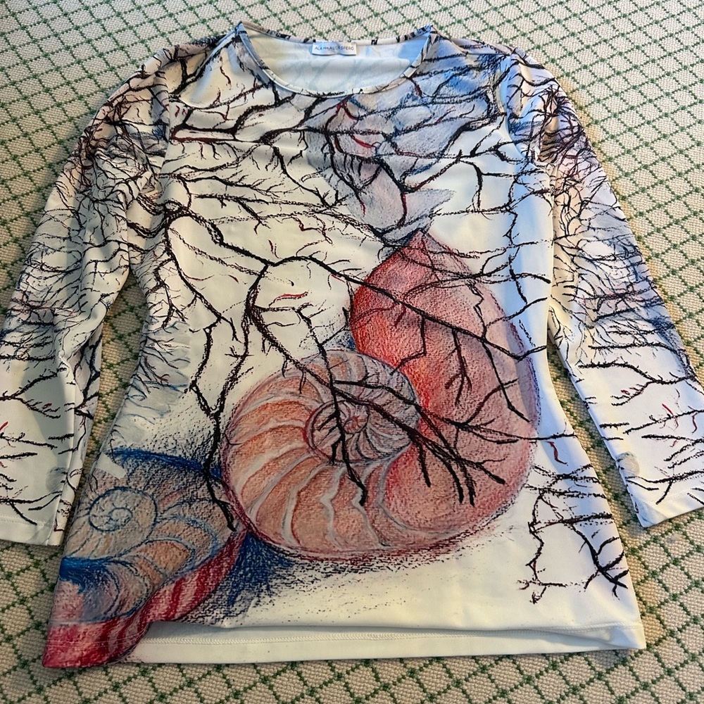 Artistic Seashell Print Long Sleeve Women's Top Ala Von Auesberg. Medium